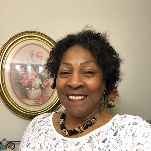 Meet your Posher, Lenora